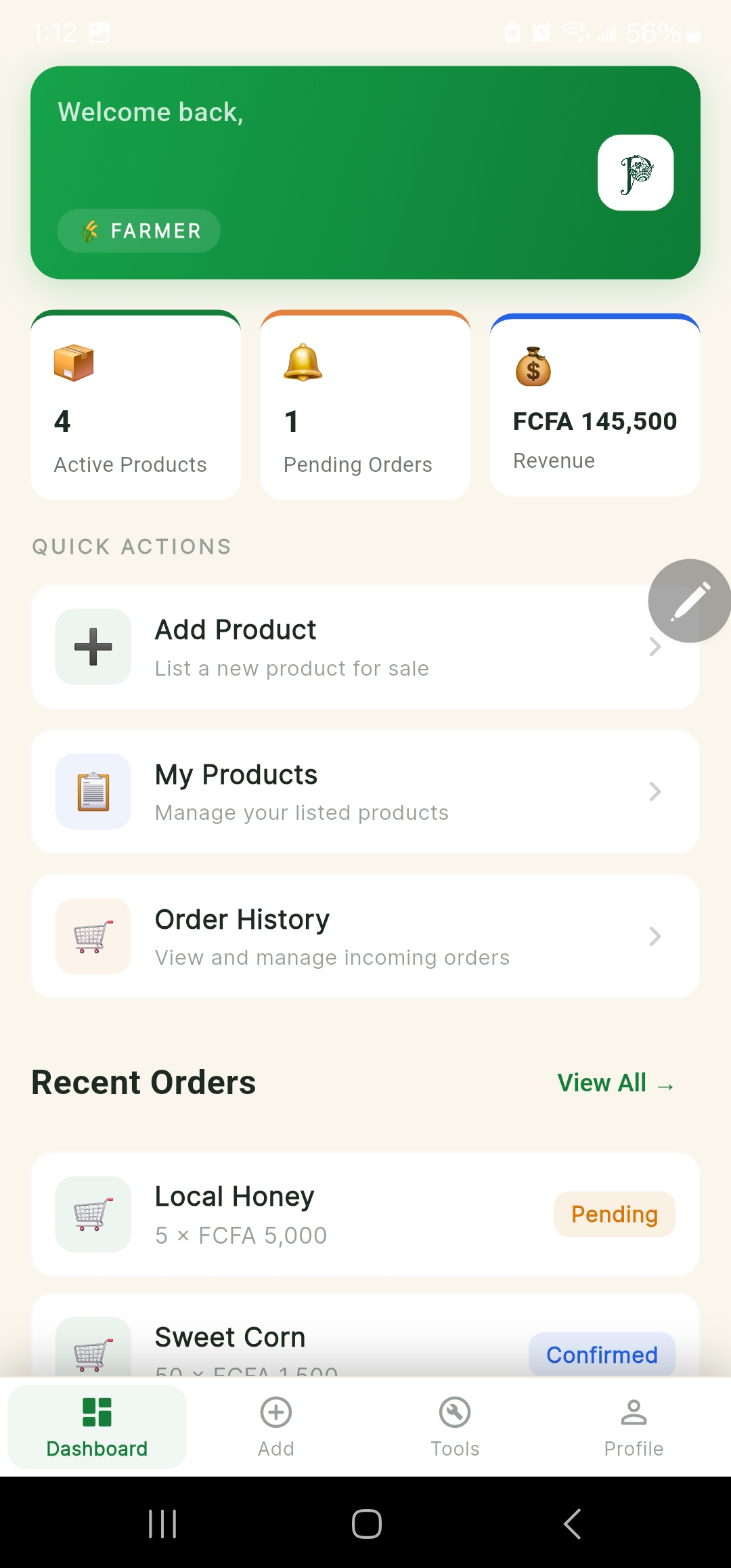 Farmer dashboard with active products, pending orders, and revenue totals